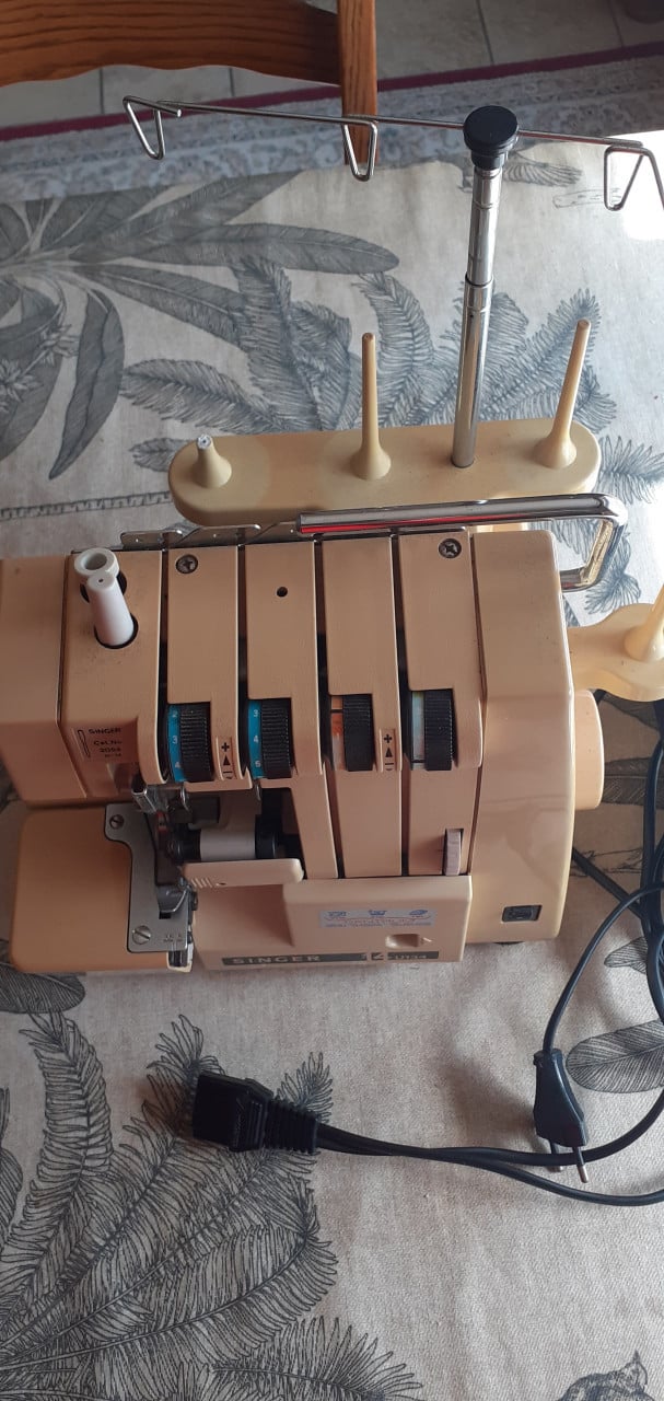 Overlock Singer 14u134