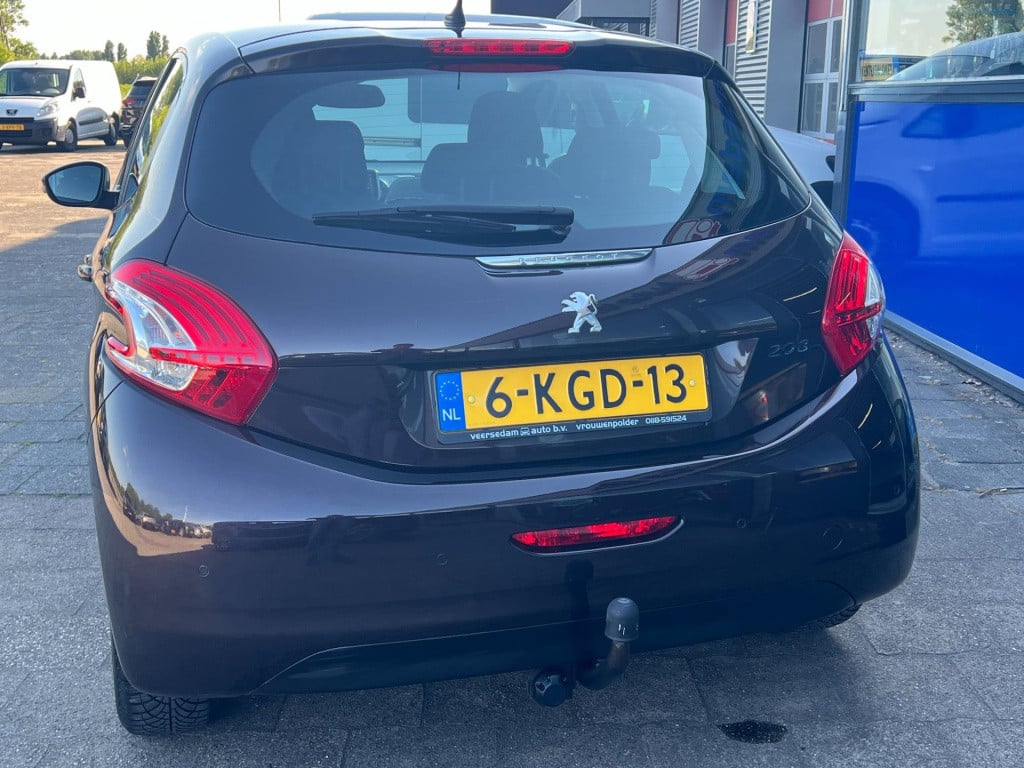 Peugeot 208 1.2 vti envy, navi, trekhaak enz...