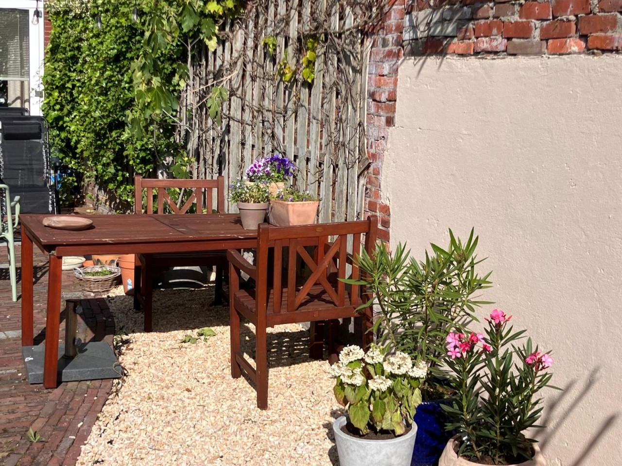 Tuintafel en stoelen