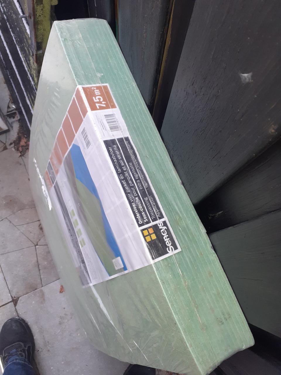 1 pak   *  ONDERVLOER - isolatie tegels  *   voor laminaat