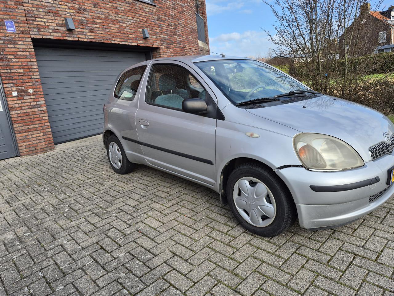 Toyota yaris 1.0 benzine 1999 van 2e eigenaar