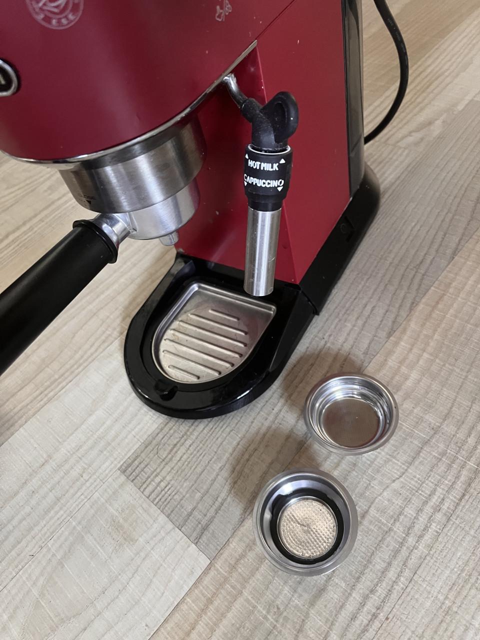 DeLonghi Dedica Style EC685.R Espressomachine Rood