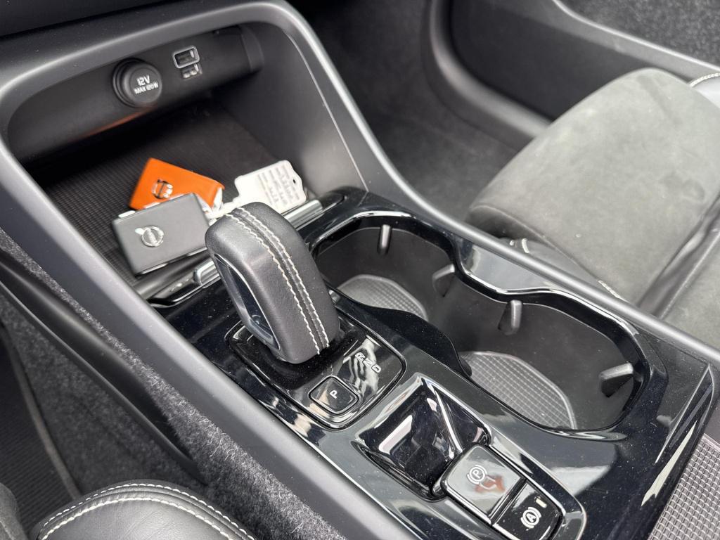 Volvo XC40 1.5 t5 recharge r-design |panodak | trekhaak | harman kardon