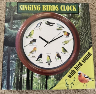 Klok singing birds