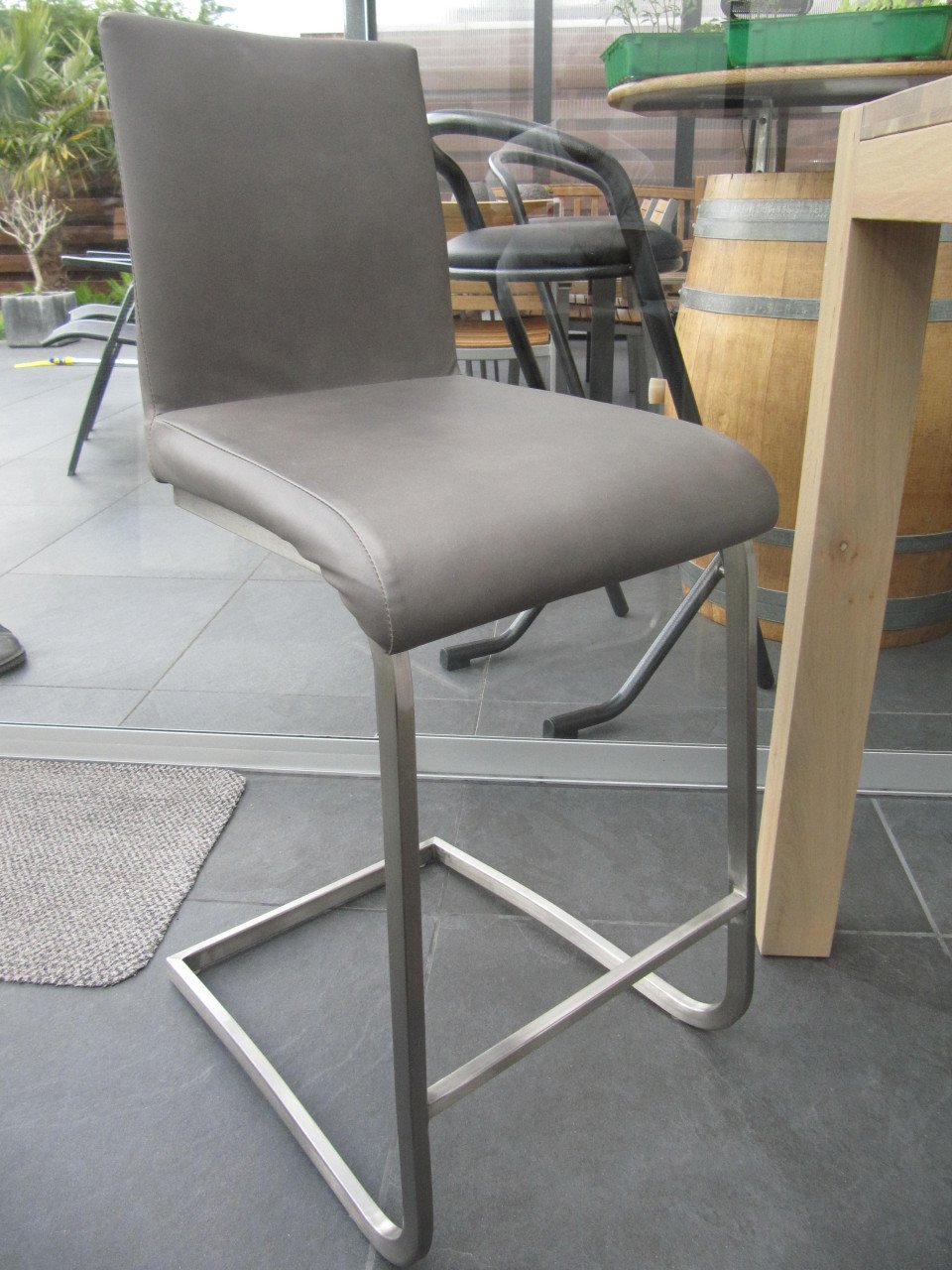 Bartafel en stoelen