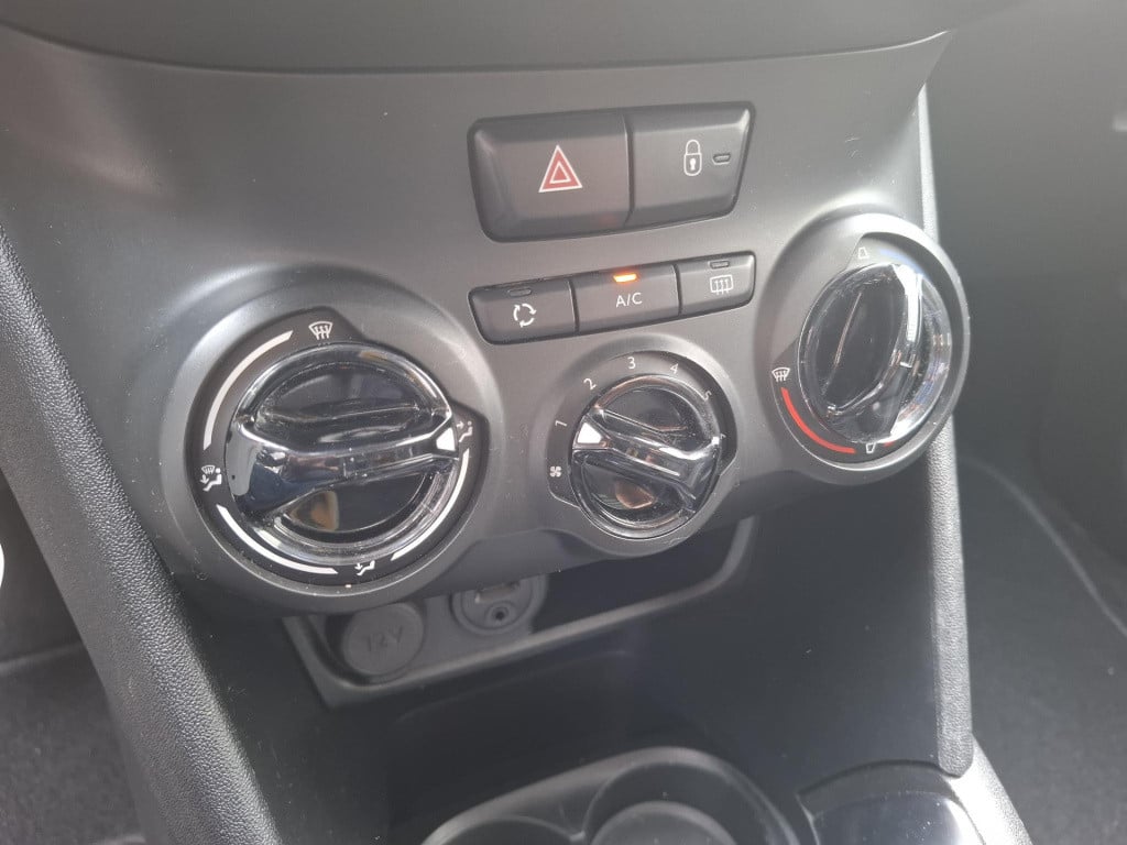 Peugeot 208 1.2 82 blue lion 5-drs airco/nav/park