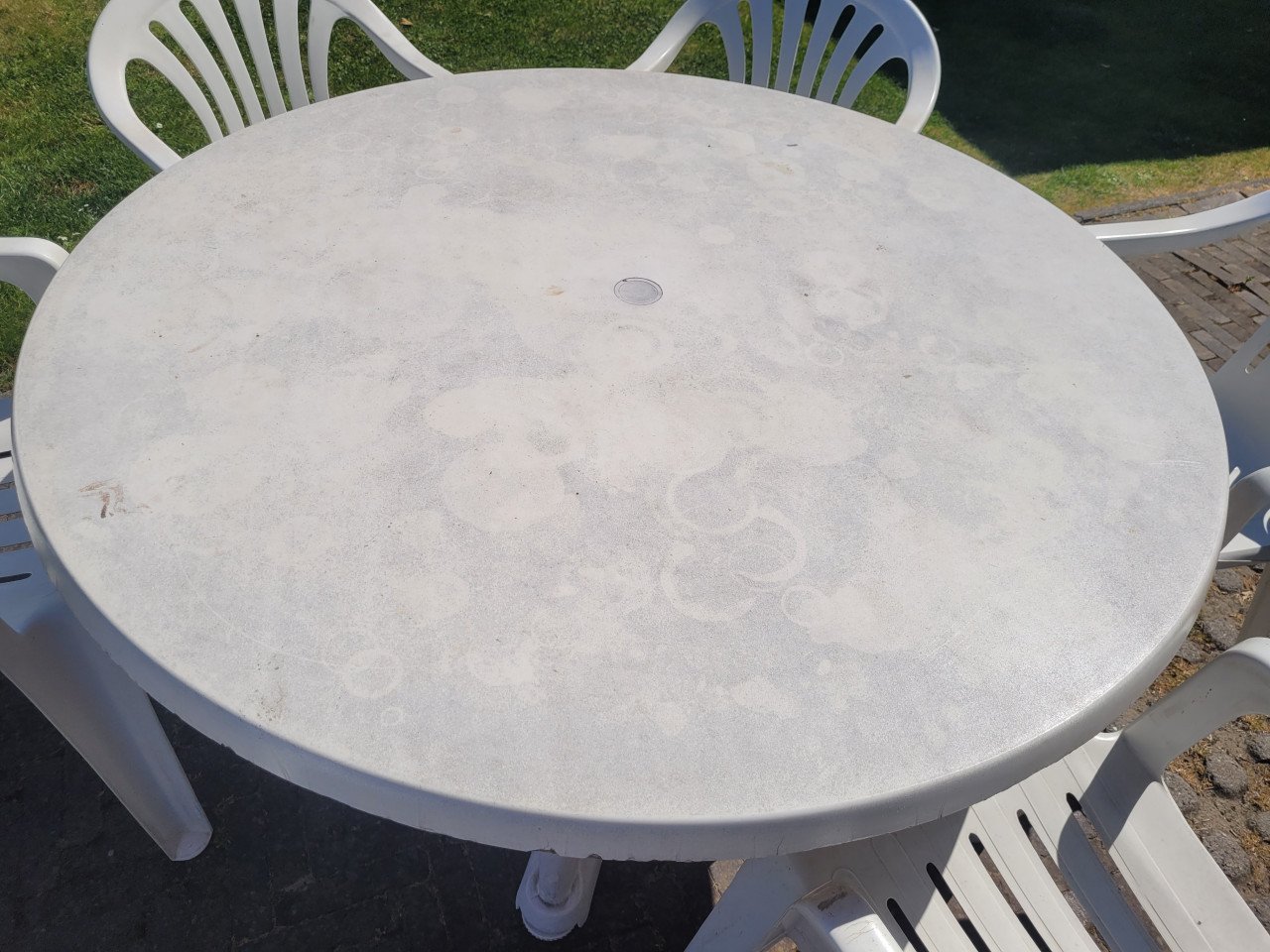 Tuintafel met 6 stapelstoelen