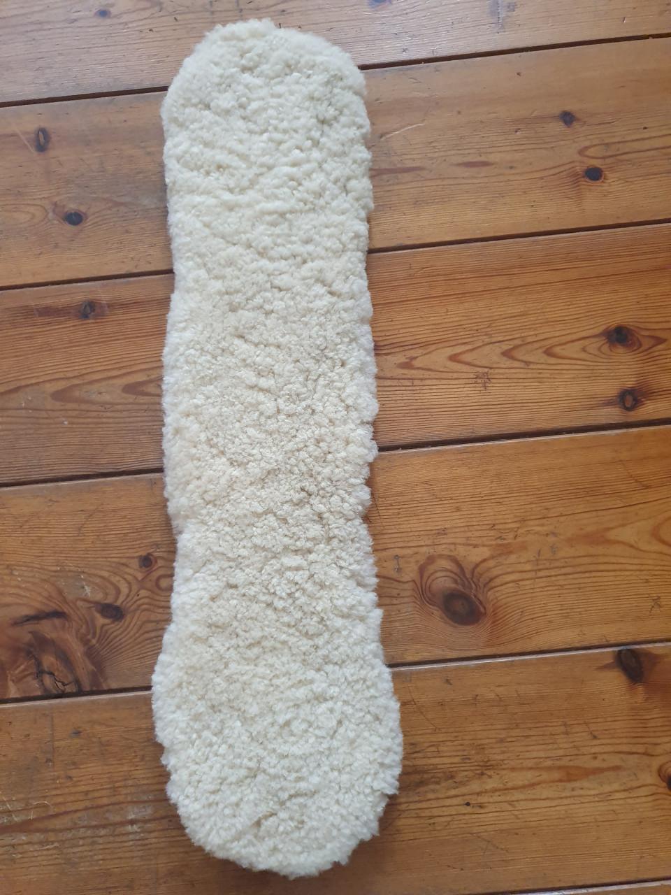 BR singelhoes met schapenvacht. 65cm.