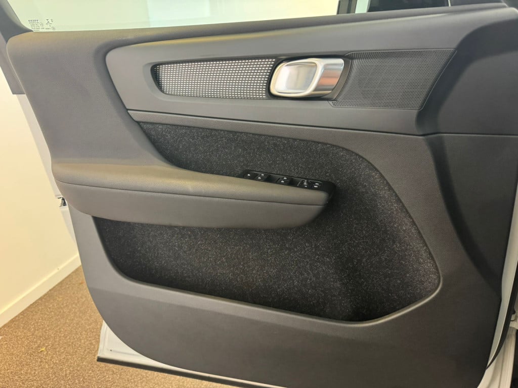 Volvo XC40 1.5 t4 recharge r-design expression