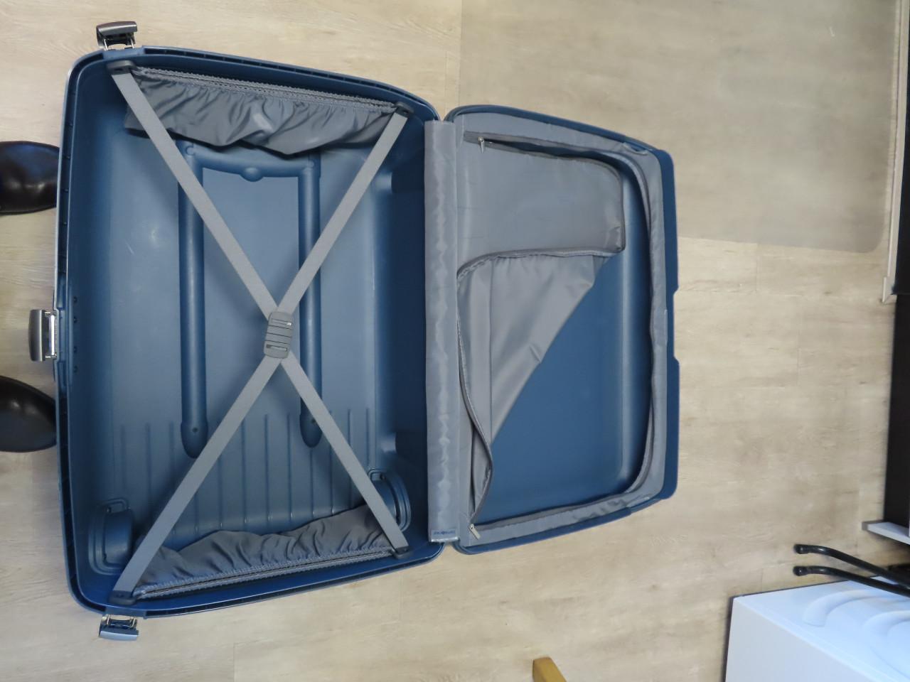 Grote Samsonite koffer €.70,00 Code: 1910 Flite comfort Kleur: Blauw Diep: