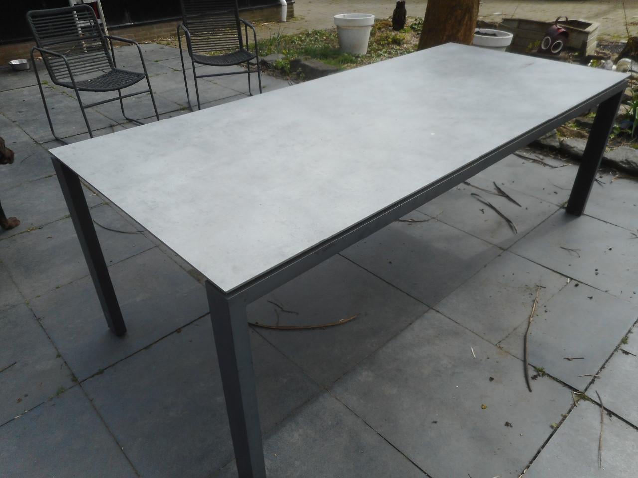 Grote tuintafel