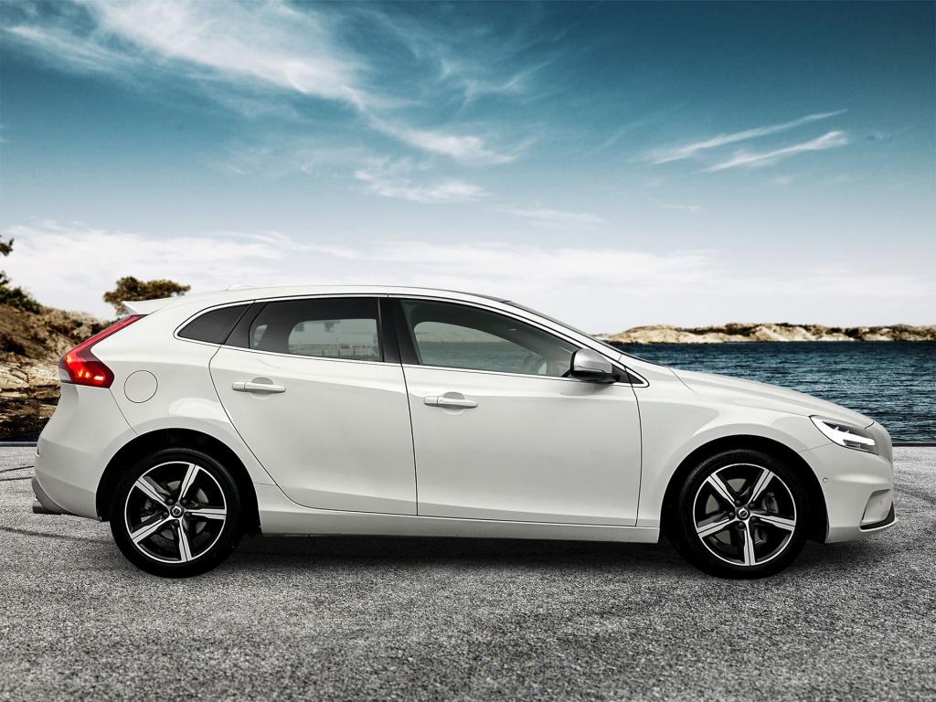 Volvo V40 t3 153pk aut6 polar+ sport| pano| camera| h&k sound| dab+