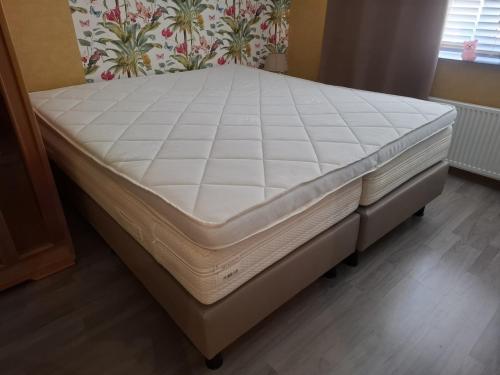 Boxspring bed 180 cm x 200 cm