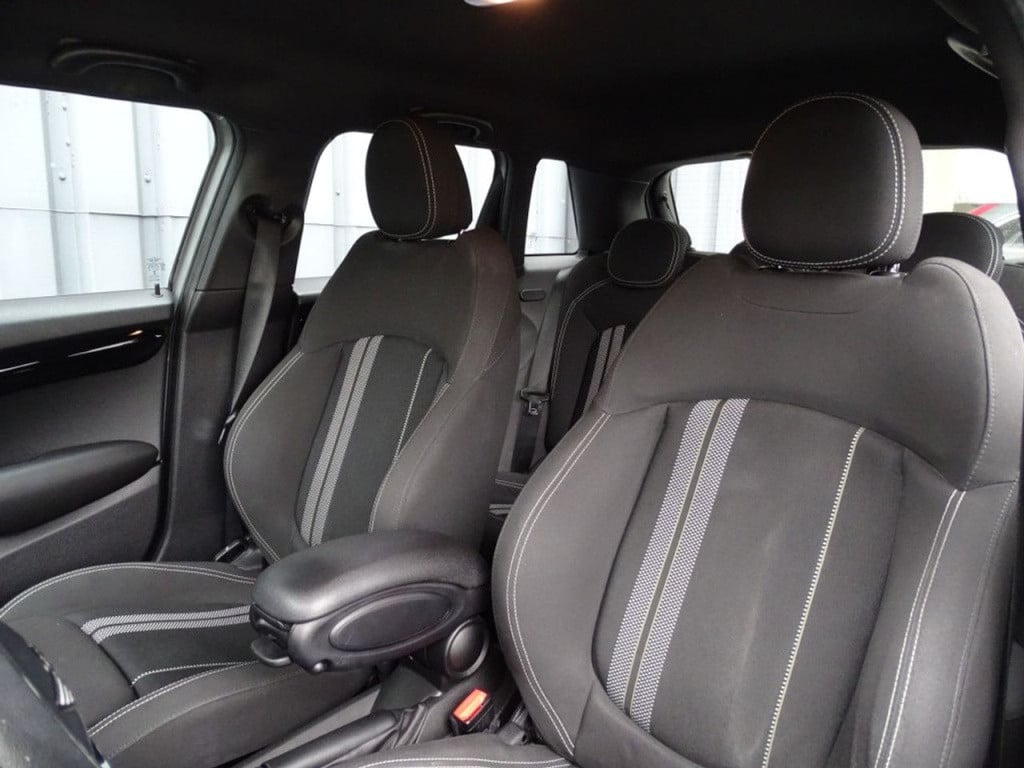 Mini Cooper mini 2.0 serious business 5-deurs | led | navi | 18"