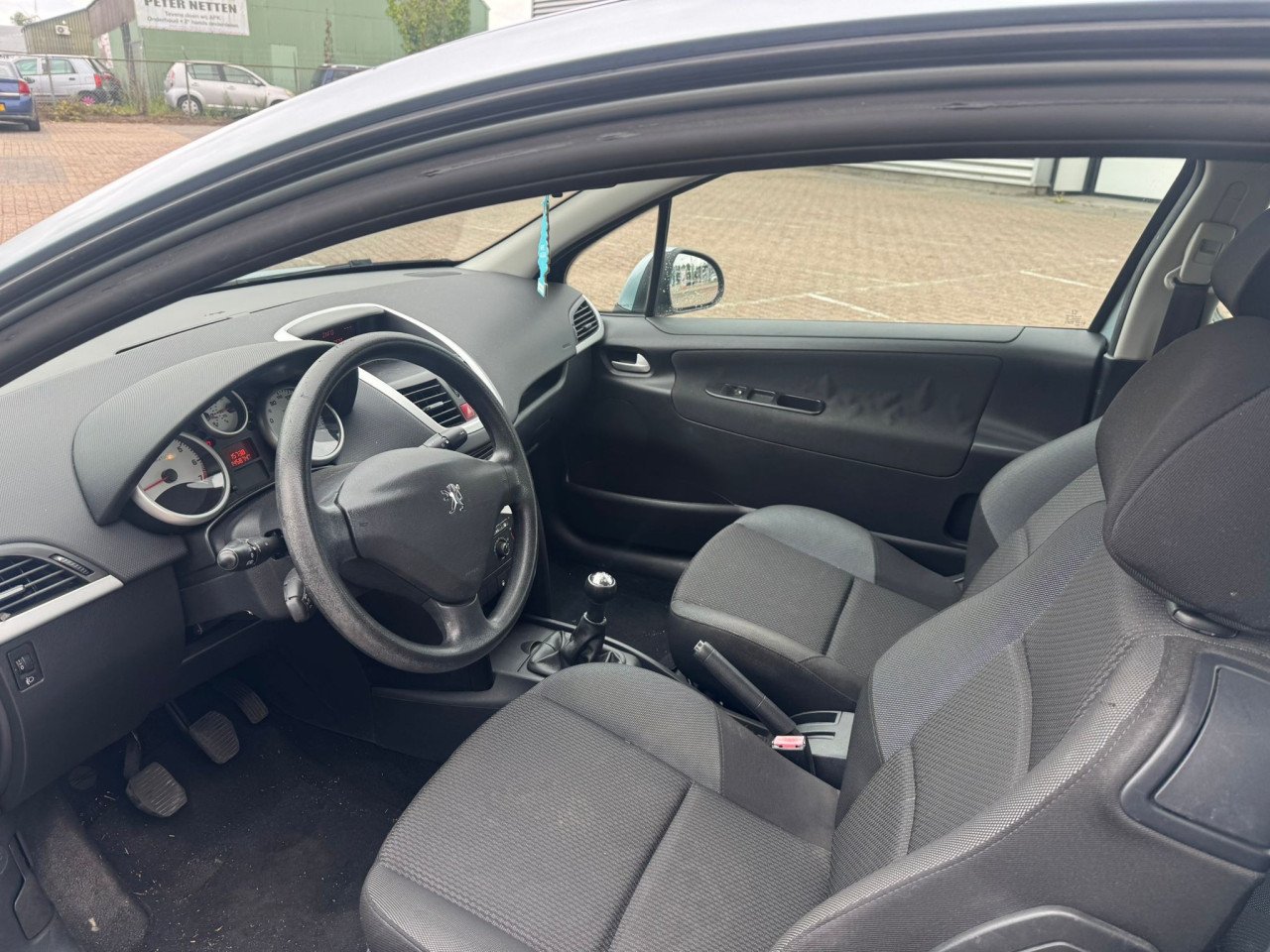 Peugeot 207 bj 2009  1850 euro