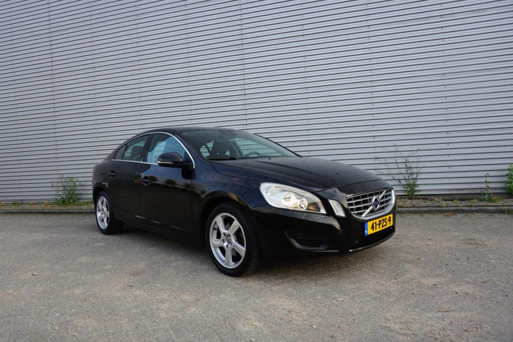Volvo S60 1.6 t4 momentum automaat - climate / navi / cruise / parkeers. / 