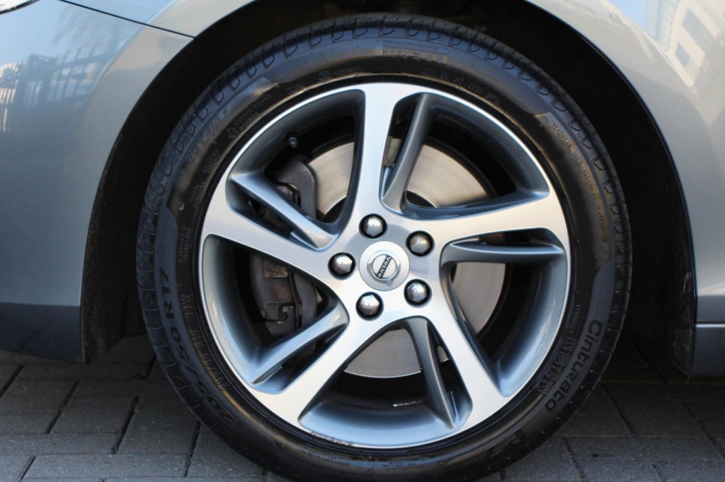 Volvo V40 1.5 t2 momentum automaat - actieprijs: €17.735,- t/m 20 augustus!