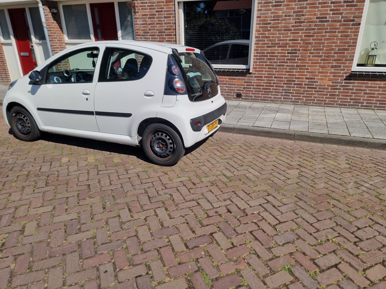 Luxe uitvoering Citroen C1 van 2012 5drs Airco LED Bluetooth Toerenteller