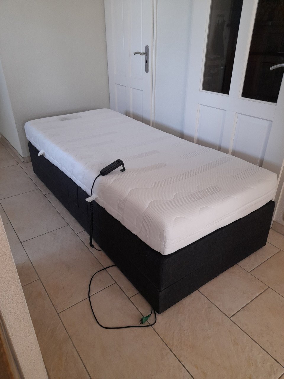 Elektrisch verstelbare Boxspring 90 x 200 (in goede  nette staat )