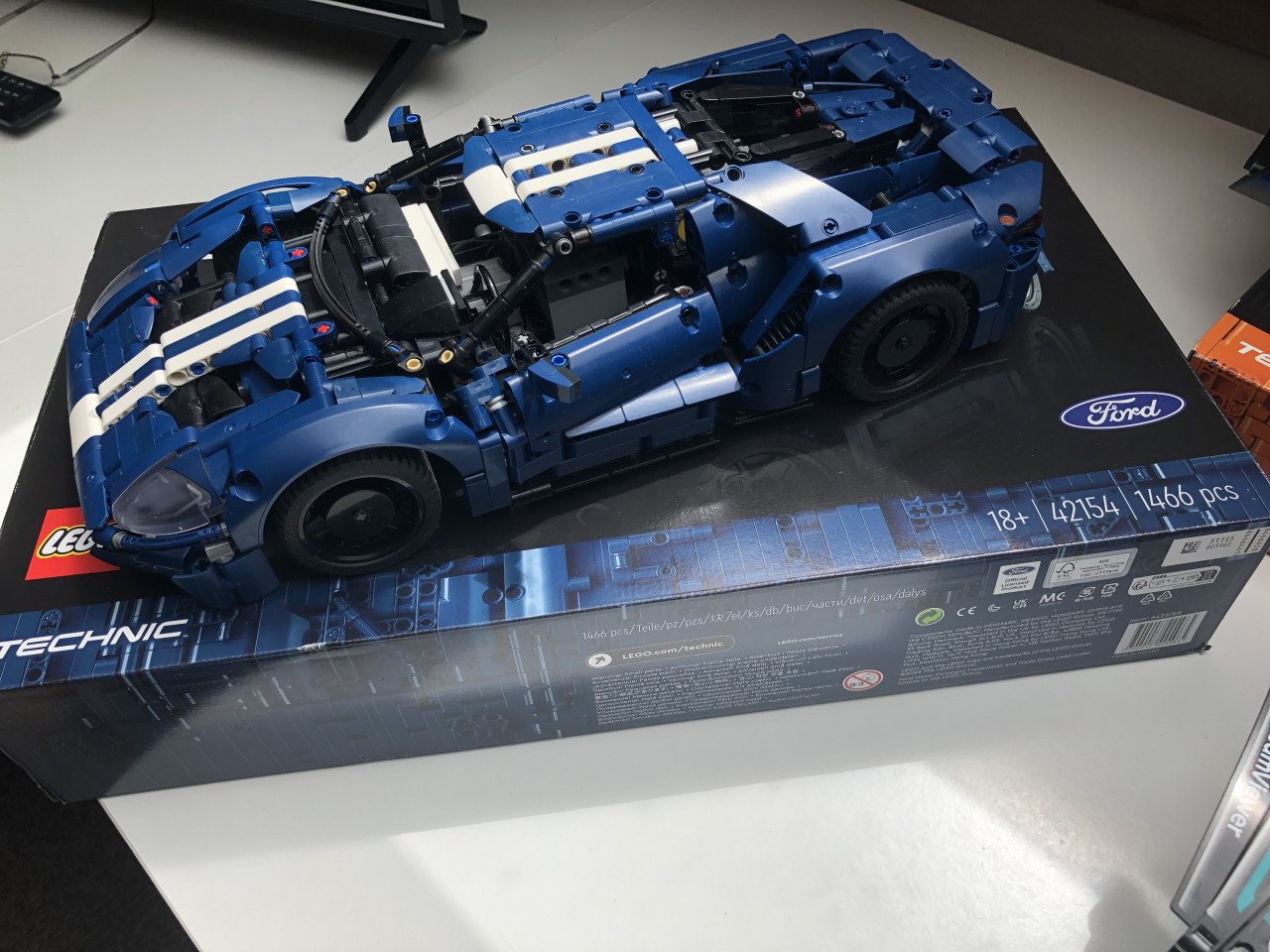 Lego Technic sets, 42141, met Pirelli stickers, 42171 en 42154, nieuwstaat.