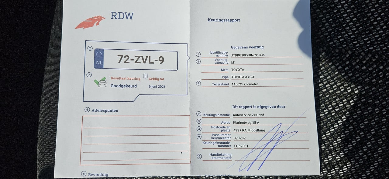 Zuinige TOYOTA AYGO 5drs AIRCO / NL AUTO / NAP
