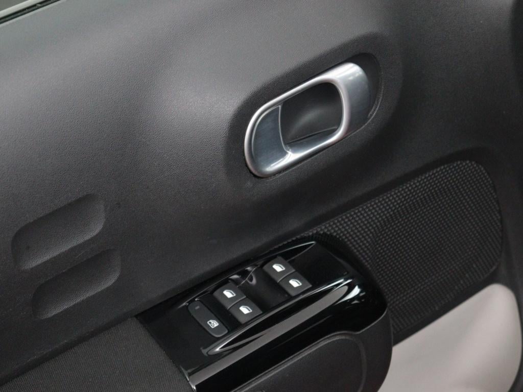 Citroen C3 puretech 110pk shine | rijklaar | trekhaak | apple carplay | 17"