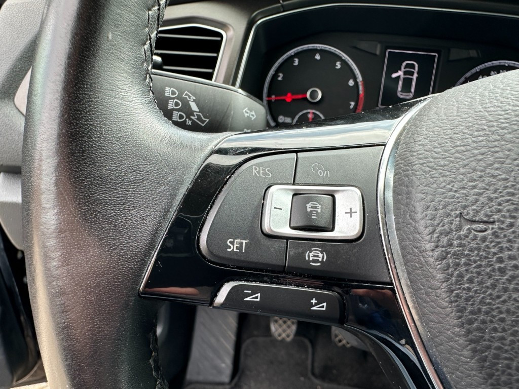 Volkswagen T-roc 1.0 tsi style 1e eigenaar carplay dab+ pdc v+a