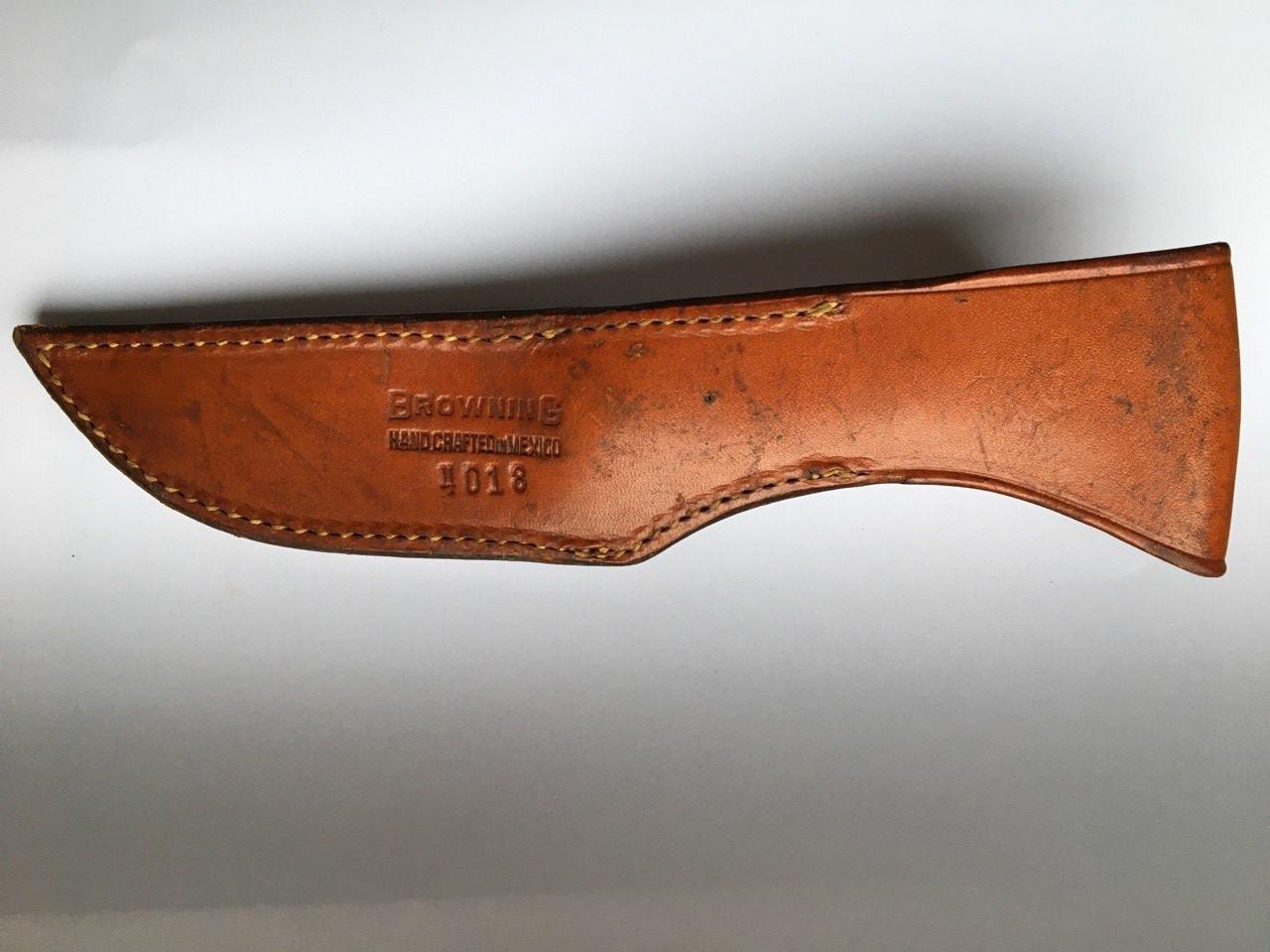 Browning mes met lederen foedraal