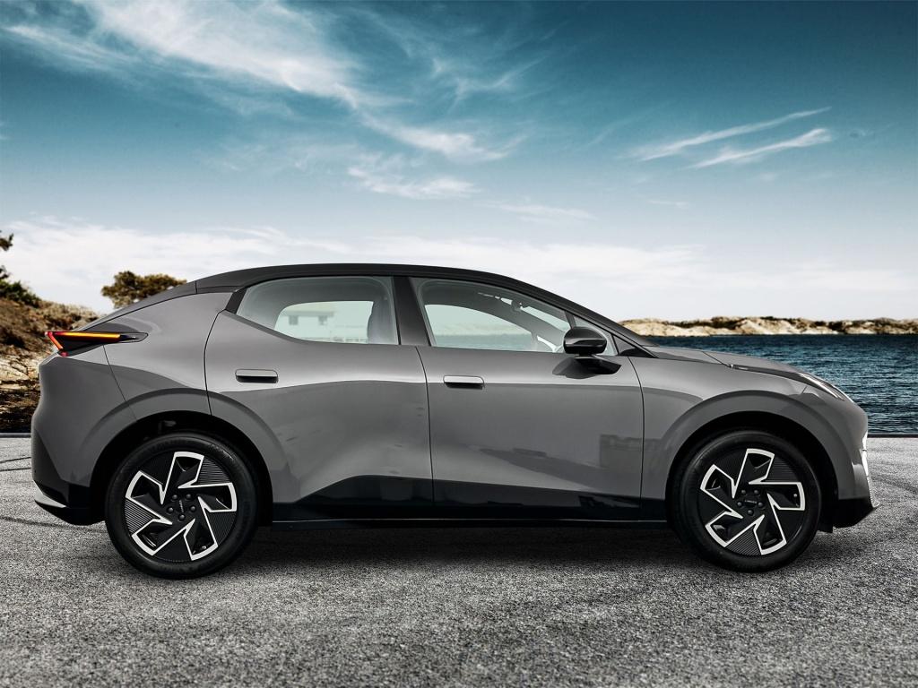 Lynk & Co 02 core 66kwh 272pk| 1600kg trekg| pano|adap.cruise| carplay | ac
