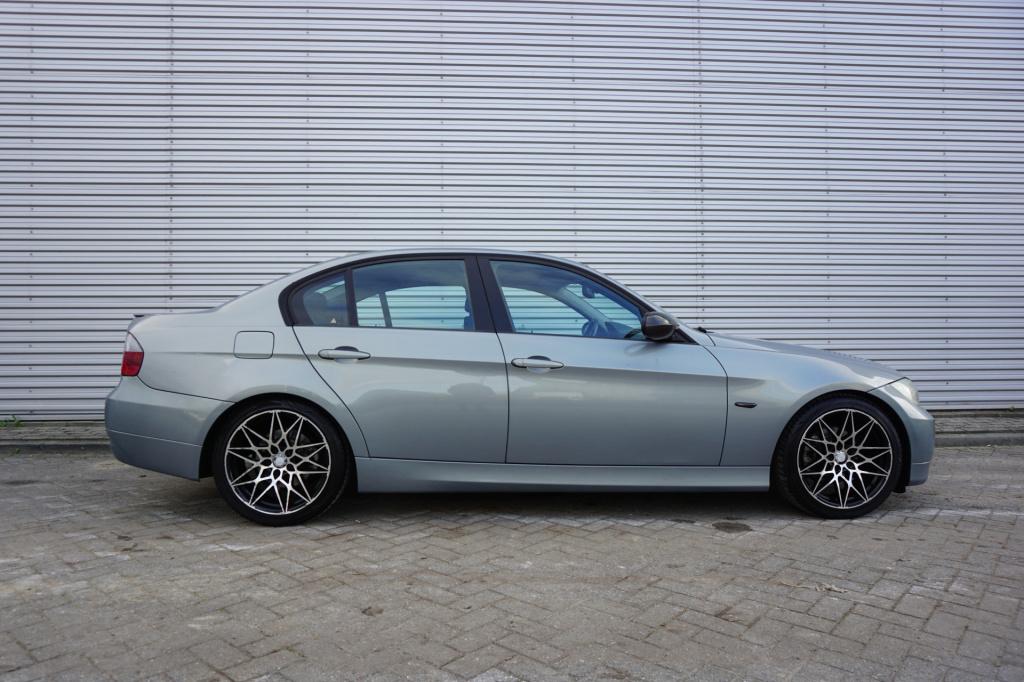 BMW 3-serie 320i executive airco / cruise / parkeers. / elektr. ramen / lm 
