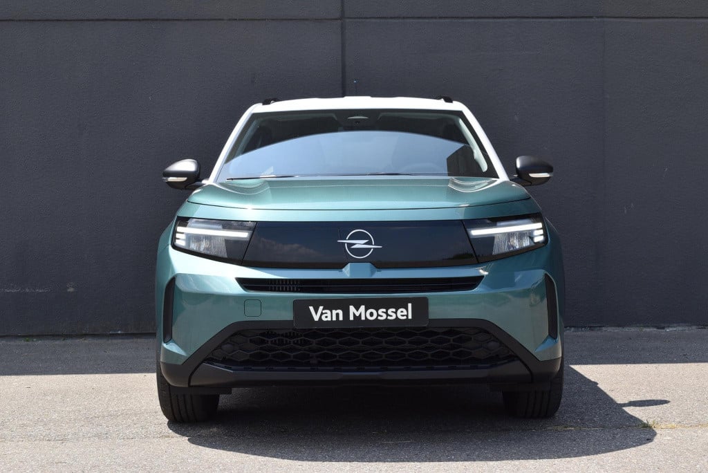Opel Frontera 1.2 turbo hybrid edition || € 1750,- van mossel voorraadvoord