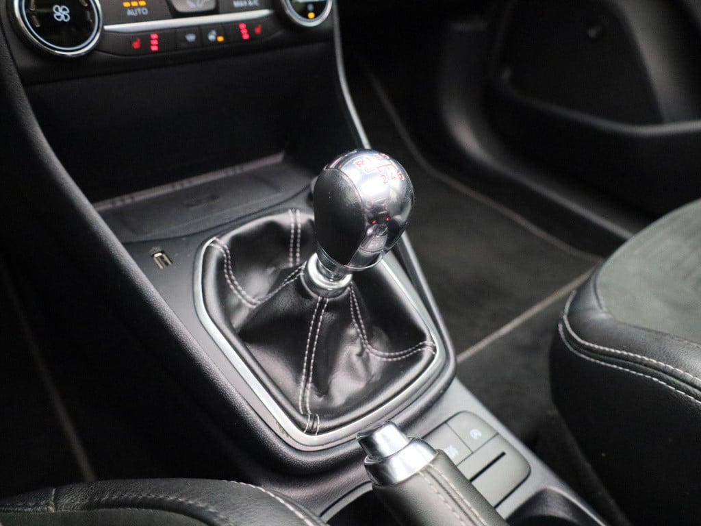 Ford Fiesta 1.5 ecoboost st-3 panoramadak | winterpack | b&o soundsystem | 