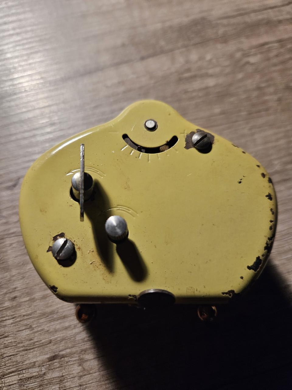 Heel leuke jaren 50/60 metalen tafelwekker (retro) in werkende staat...