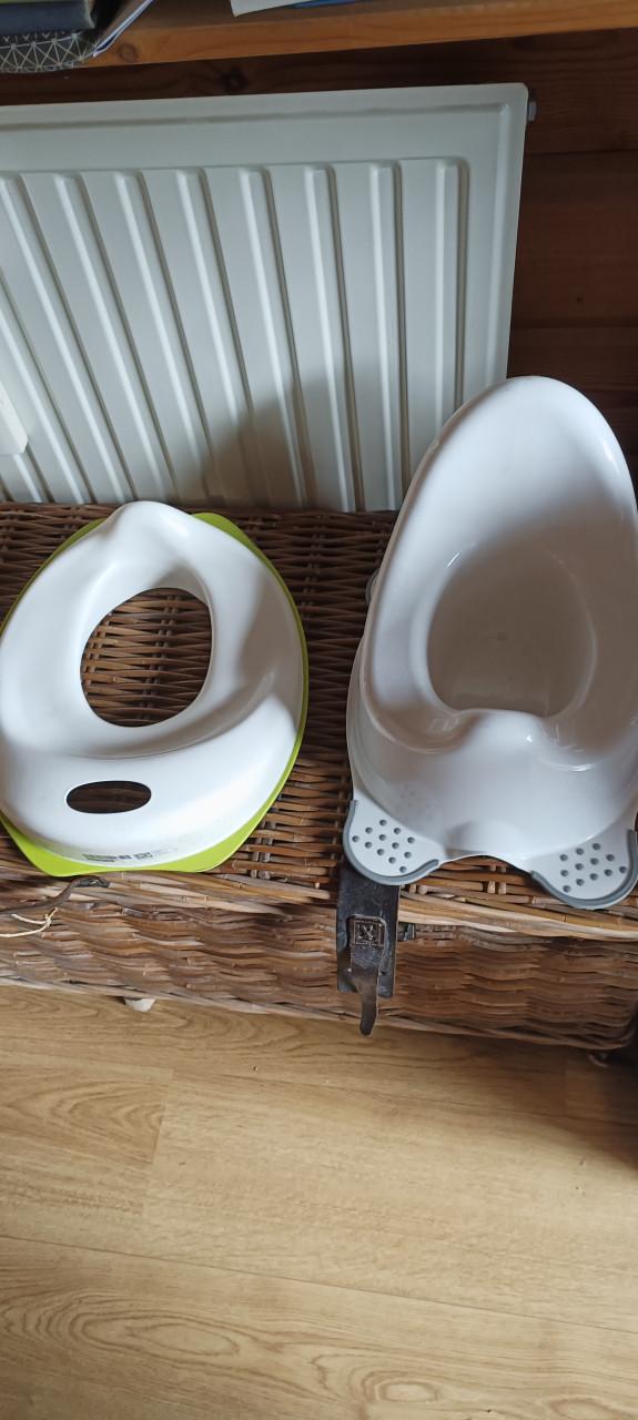 Kinderstoel, potje en wc verkleiner ( die laatste twee ongebruikt))