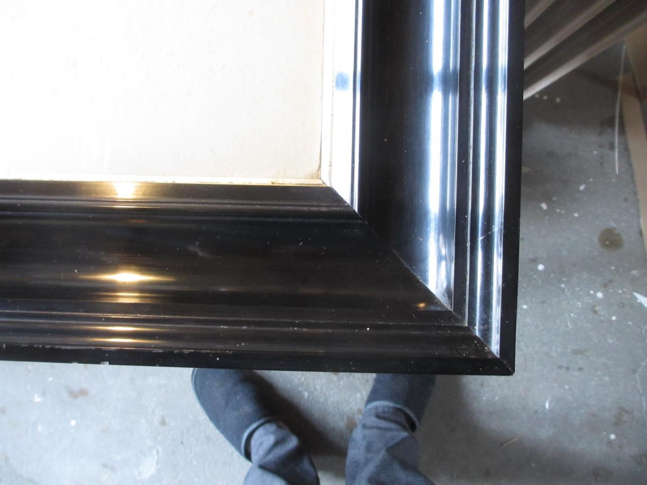 Schilderij met prachtig zwart gelakte oude lijst (groot)