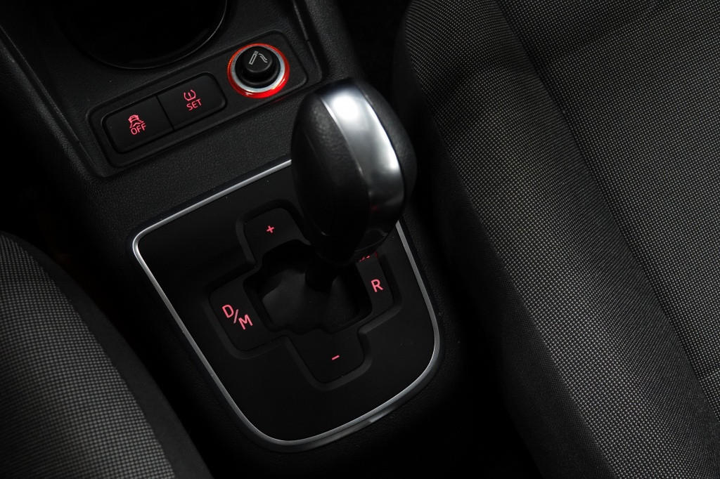Volkswagen UP! 1.0 move up! | pdc | airco | automaat |