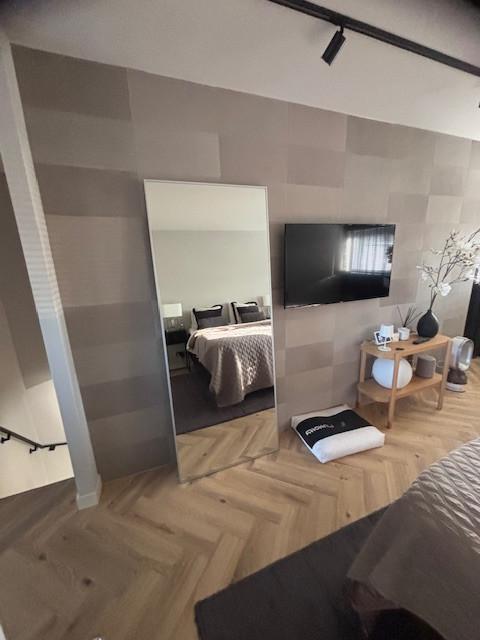 Grote spiegel met aluminium rand