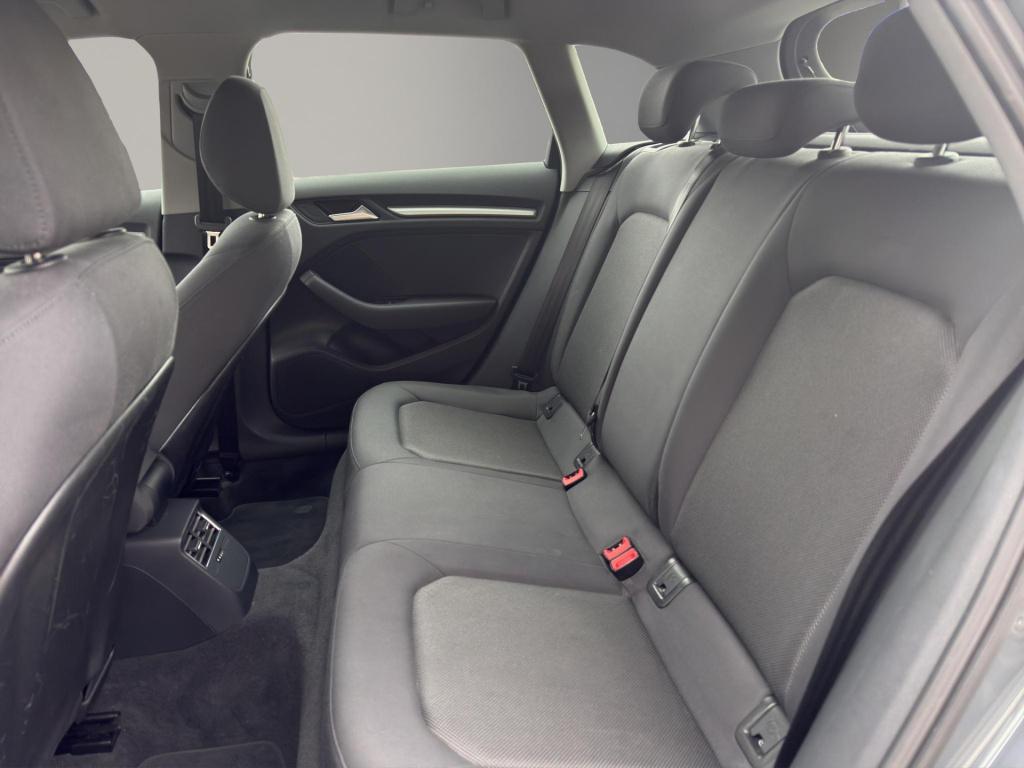 Audi A3 sportback 30 tfsi | navi | parkeersensors v+a | airco (automatisch)