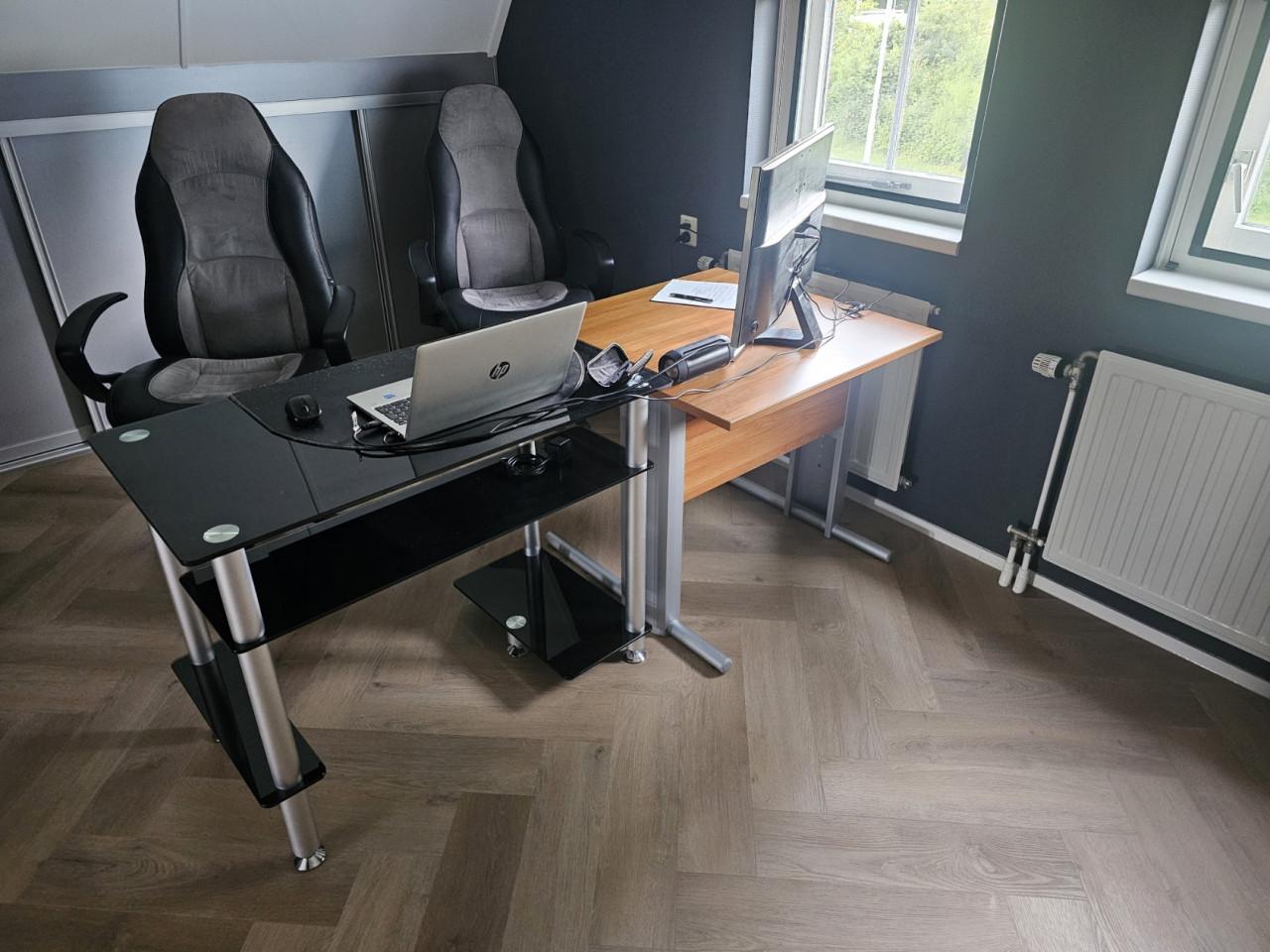 Bureau 2 x