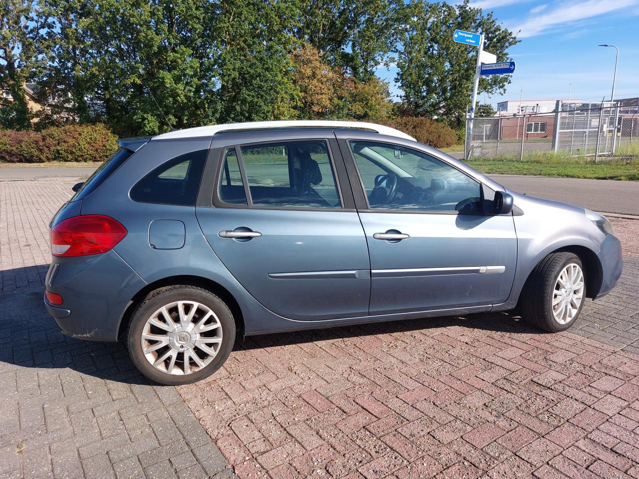 Renault clio bj 2010  1950 euro