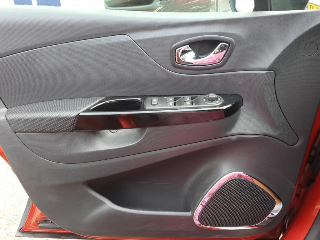 Renault Captur tce 120pk edc helly hansen | navigatie | trekhaak | bluetoot