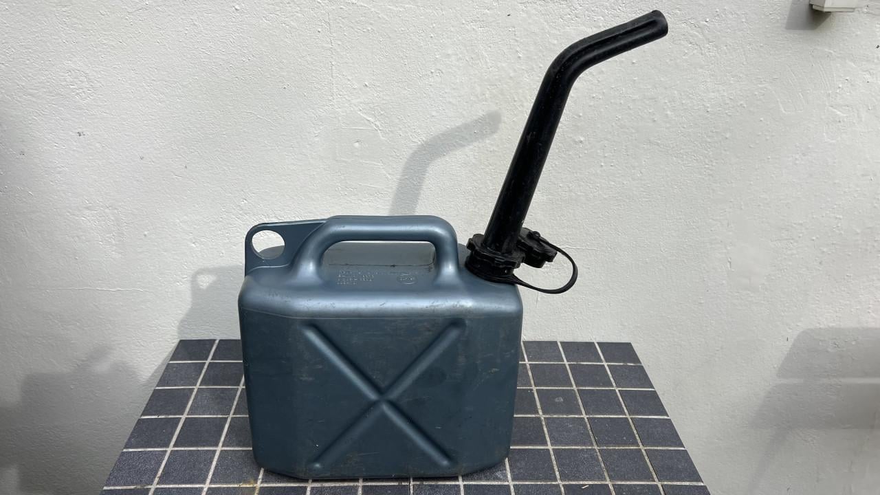Stevige kunststof brandstof jerrycans met anti-overlooptrechter