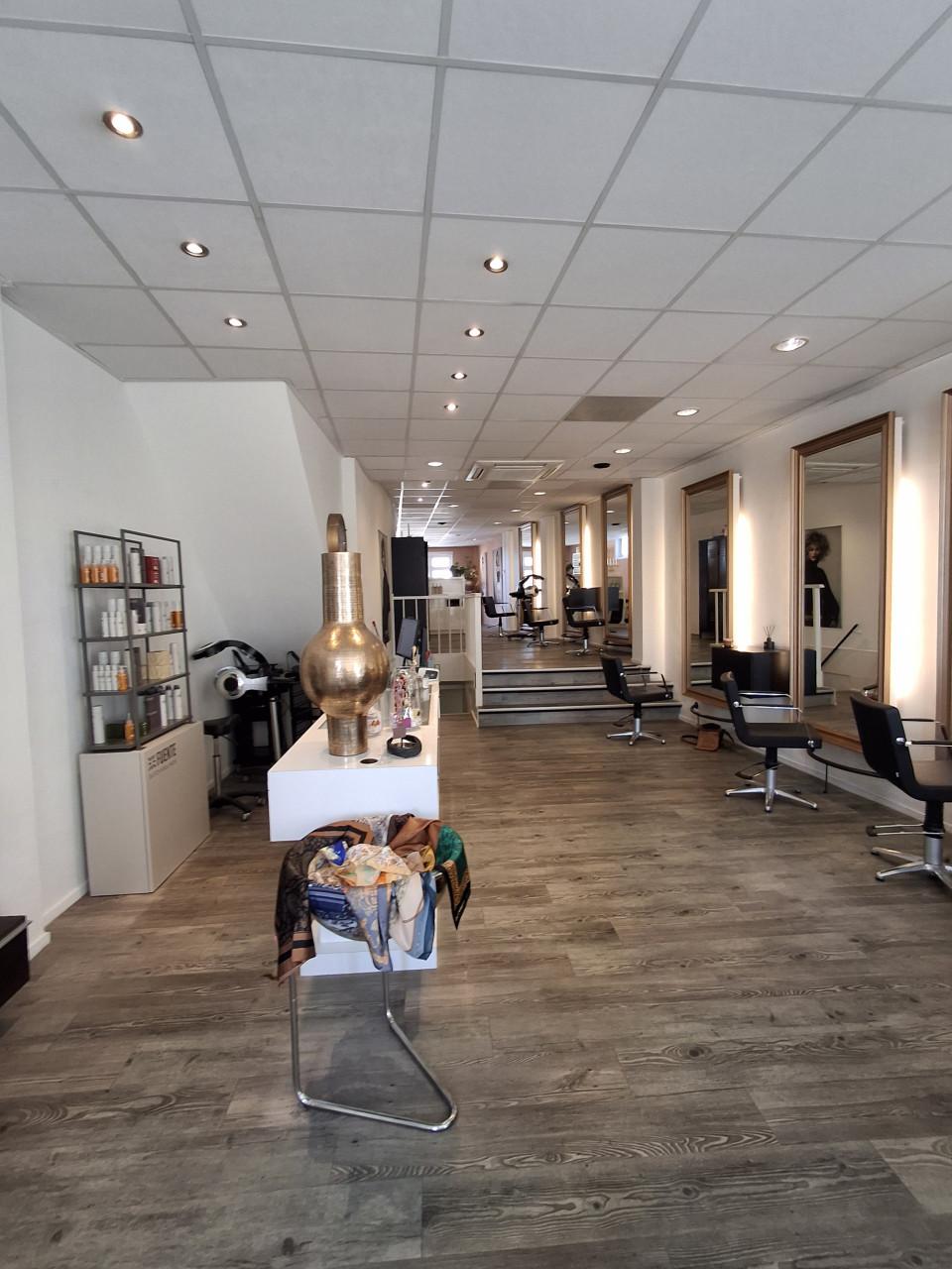 TE  HUUR  Winkel / Kantoorruimte