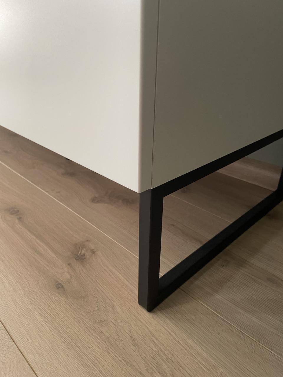Dressoir 228 breed x 87 hoog x 49,5 diep
