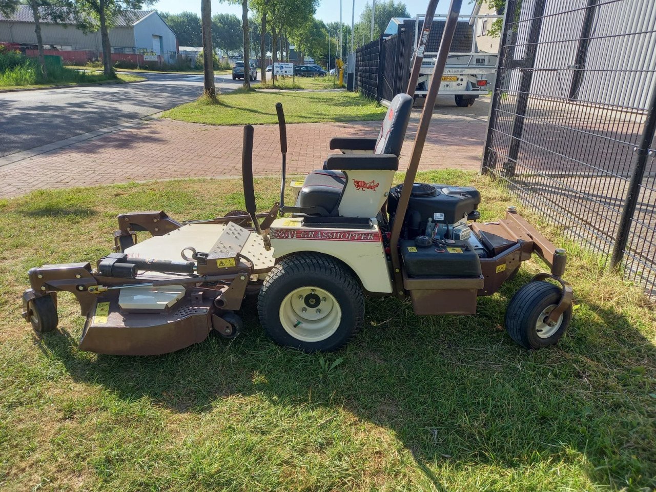 Grasshopper 526V-52