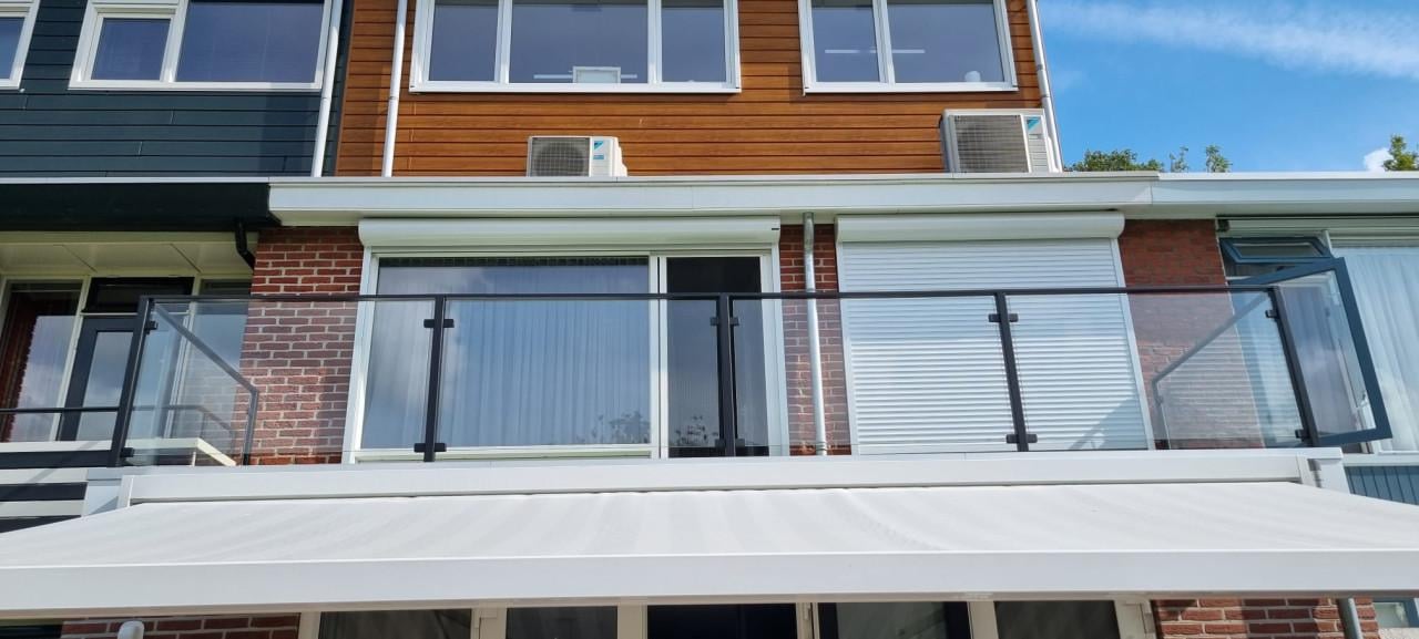 ⭐ TIP – Hekwerken met glas op maat | Veilig & transparant