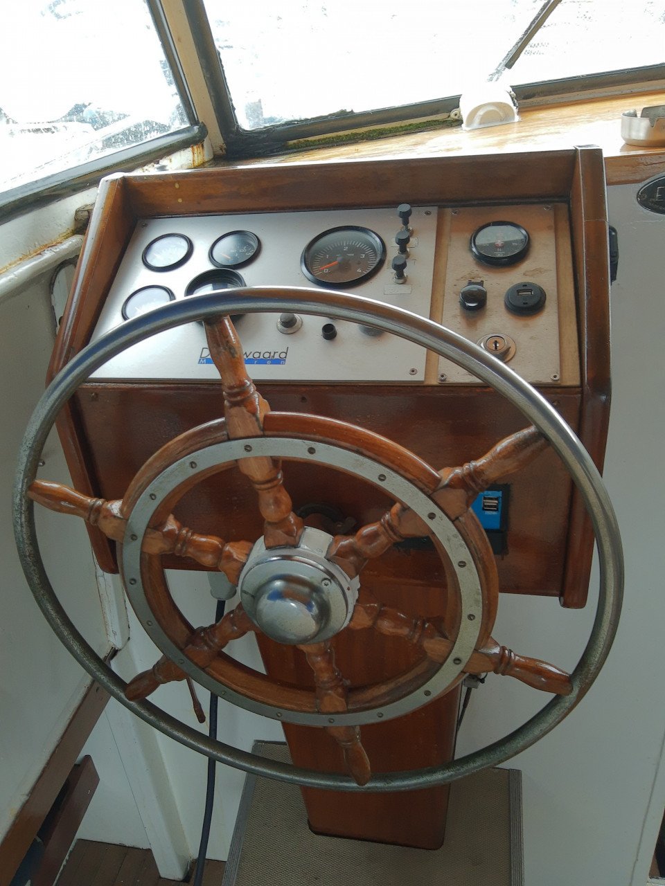 Stoere Eista motorboot – vaarklaar en compleet. Klaar voor avontuur!