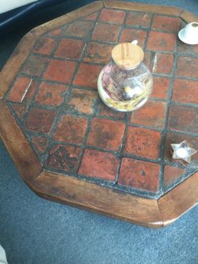 Salontafel. met oude plavuizen