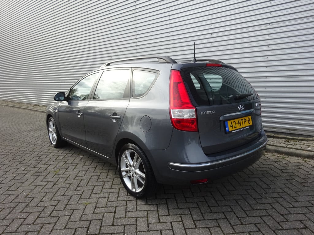Hyundai I 30 cw 1.6i blue dynamic leder / climate control / lm velgen
