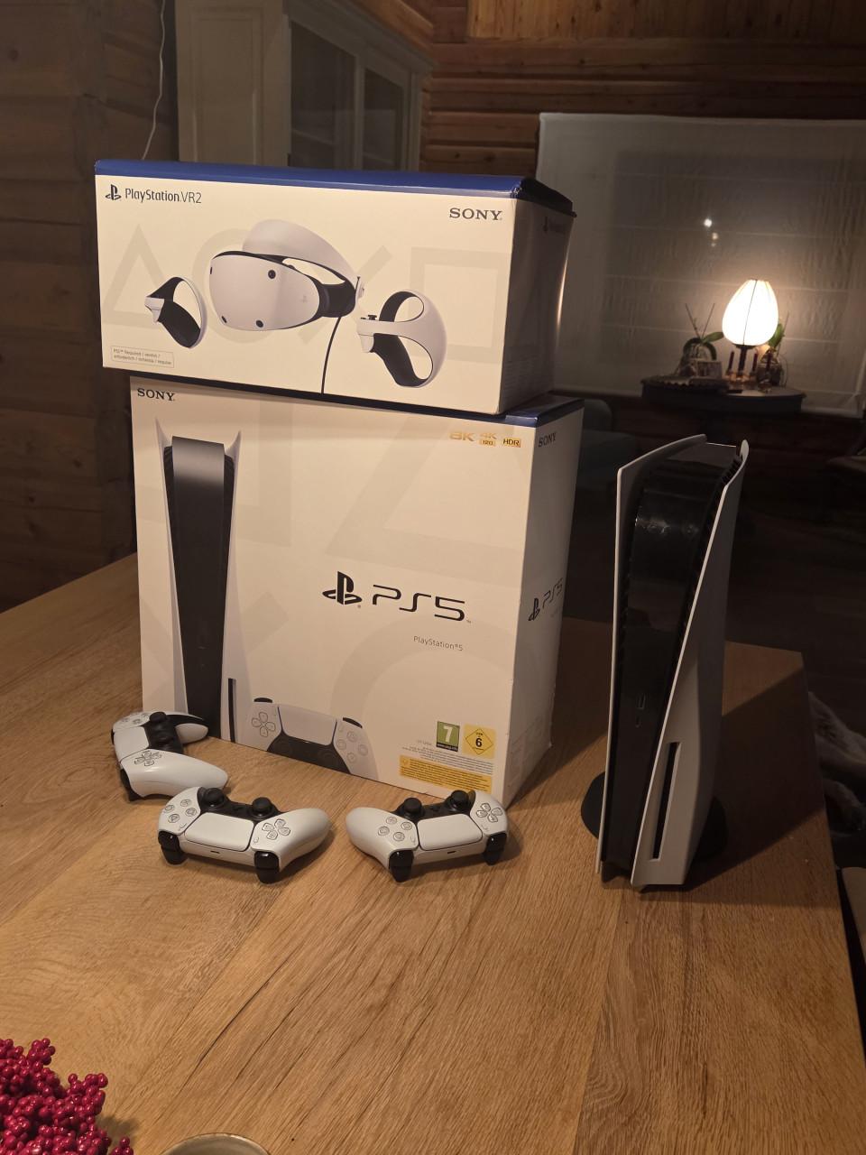PlayStation 5 met 3 controllers + PSVR2 + PS Camera